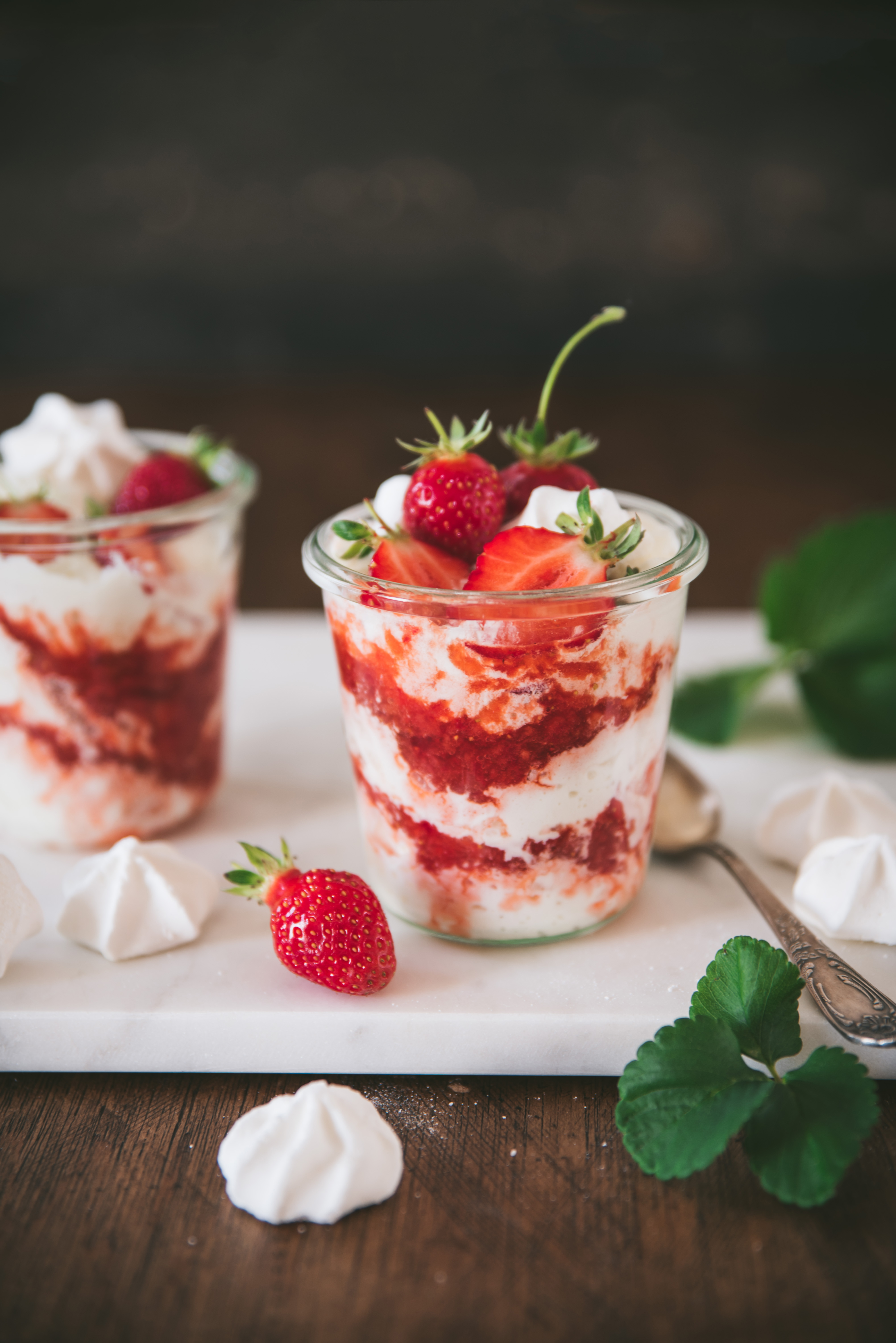 dessert verrine fraise meringue crème fouettée