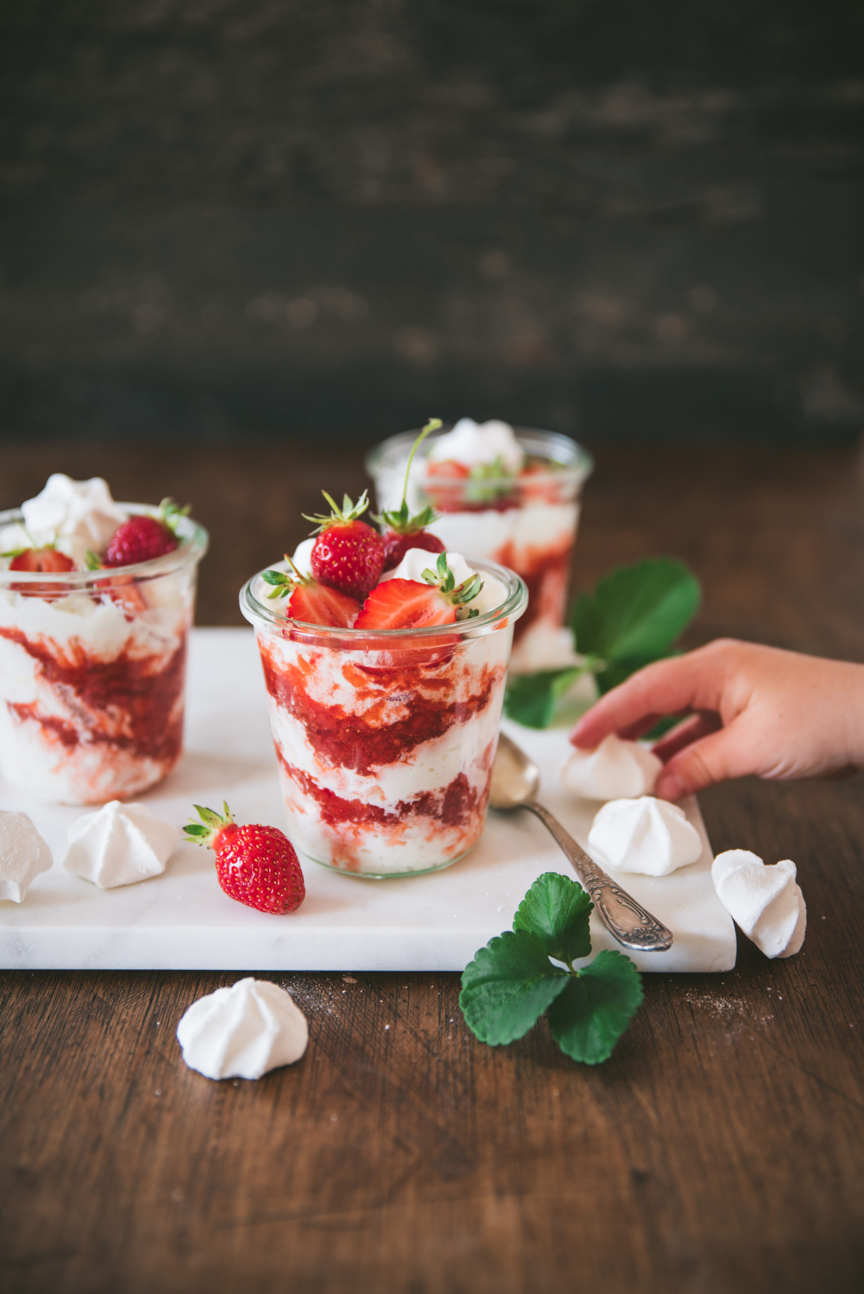 verrine dessert fraise meringue crème fouettée