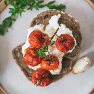 Toast tomate rotie burrata