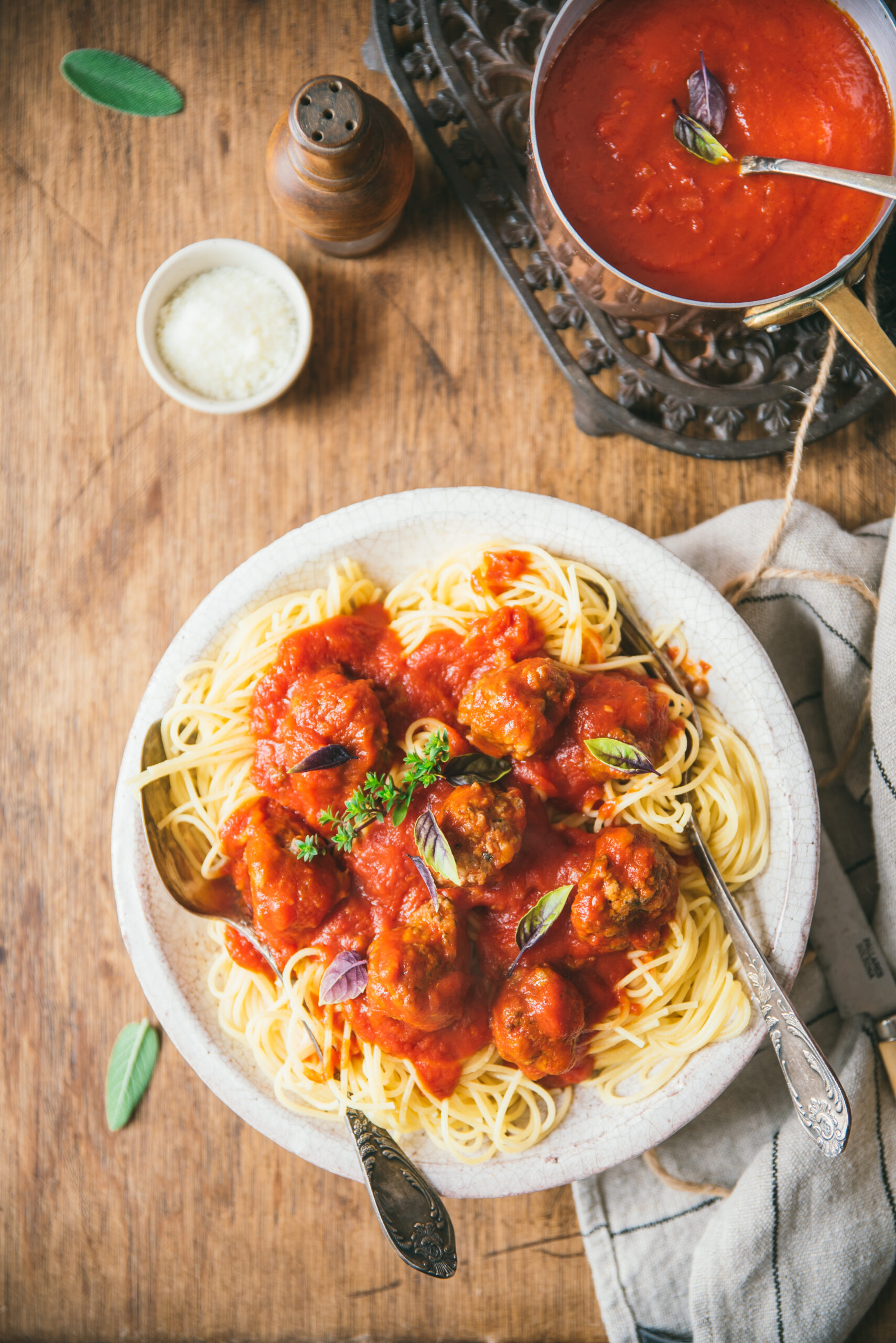 Sauce à spaghetti aux boulettes trois viandes