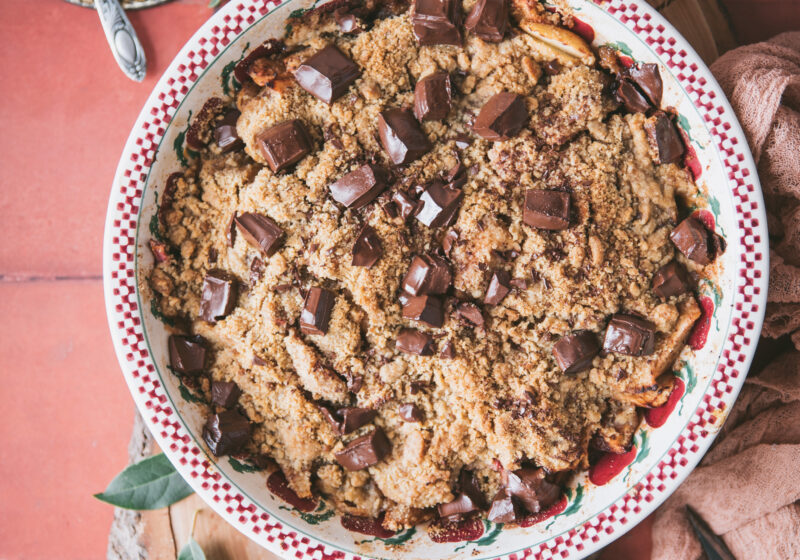 Crumble pomme et poire à la cannelle et chocolat