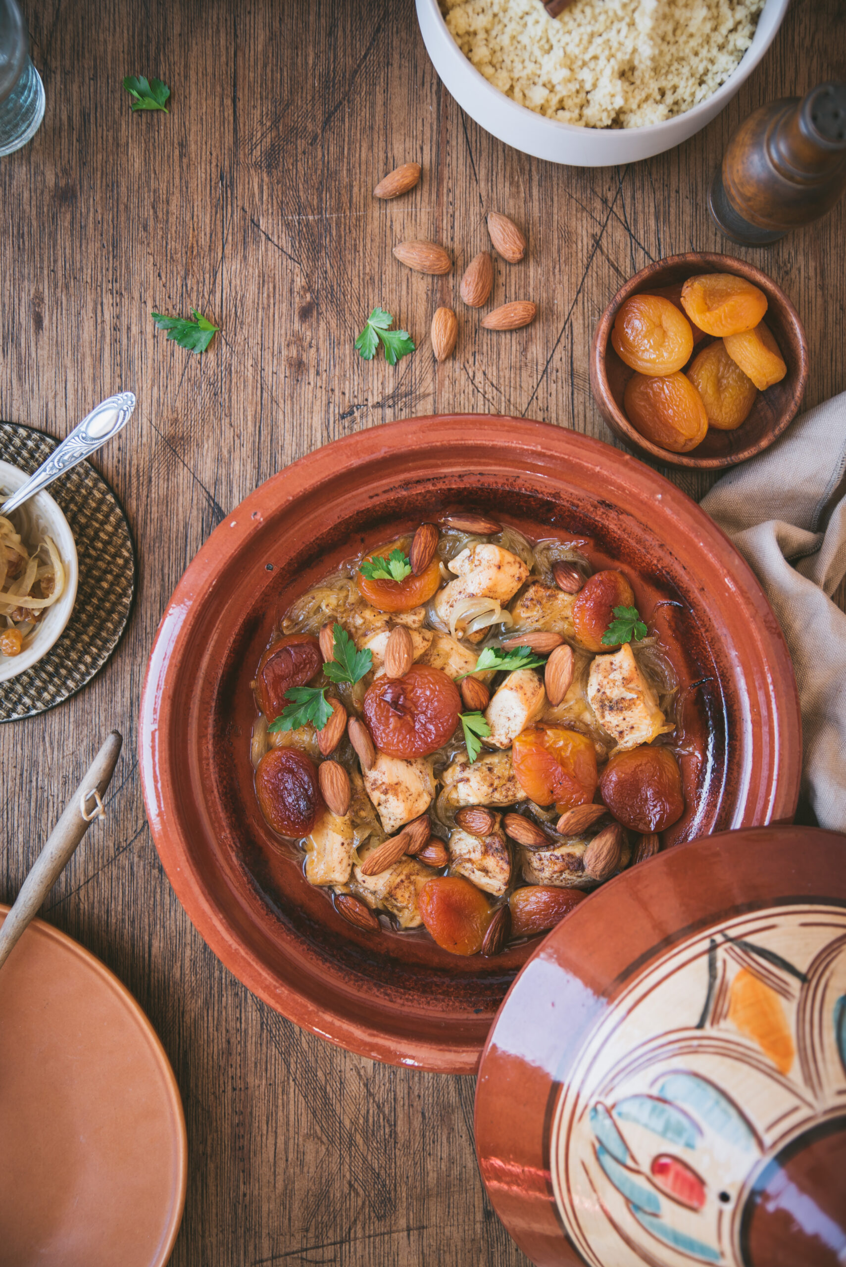 Baked chicken tagine, apricots and almonds