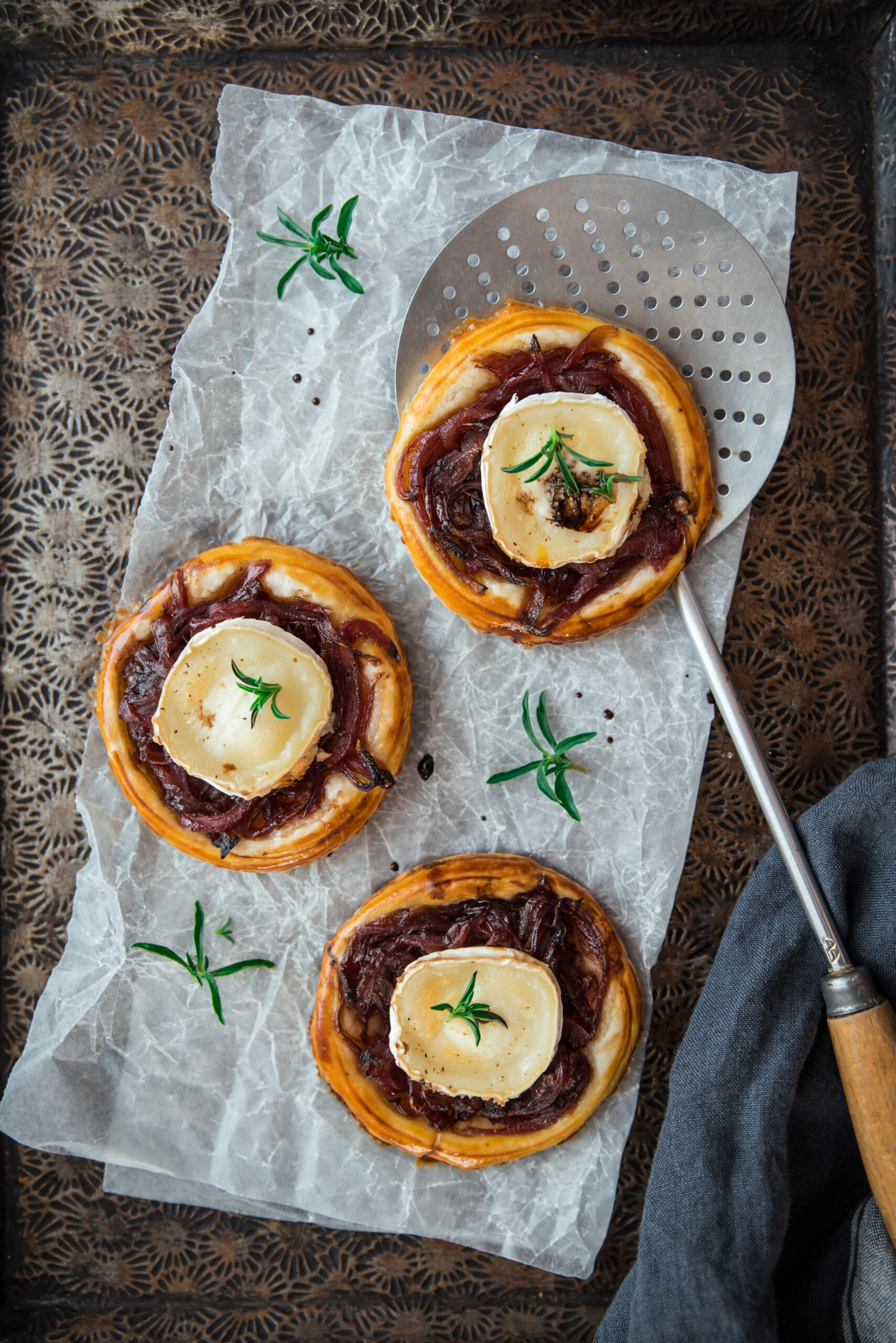 Tartelettes oignons caramelises fromage chevre