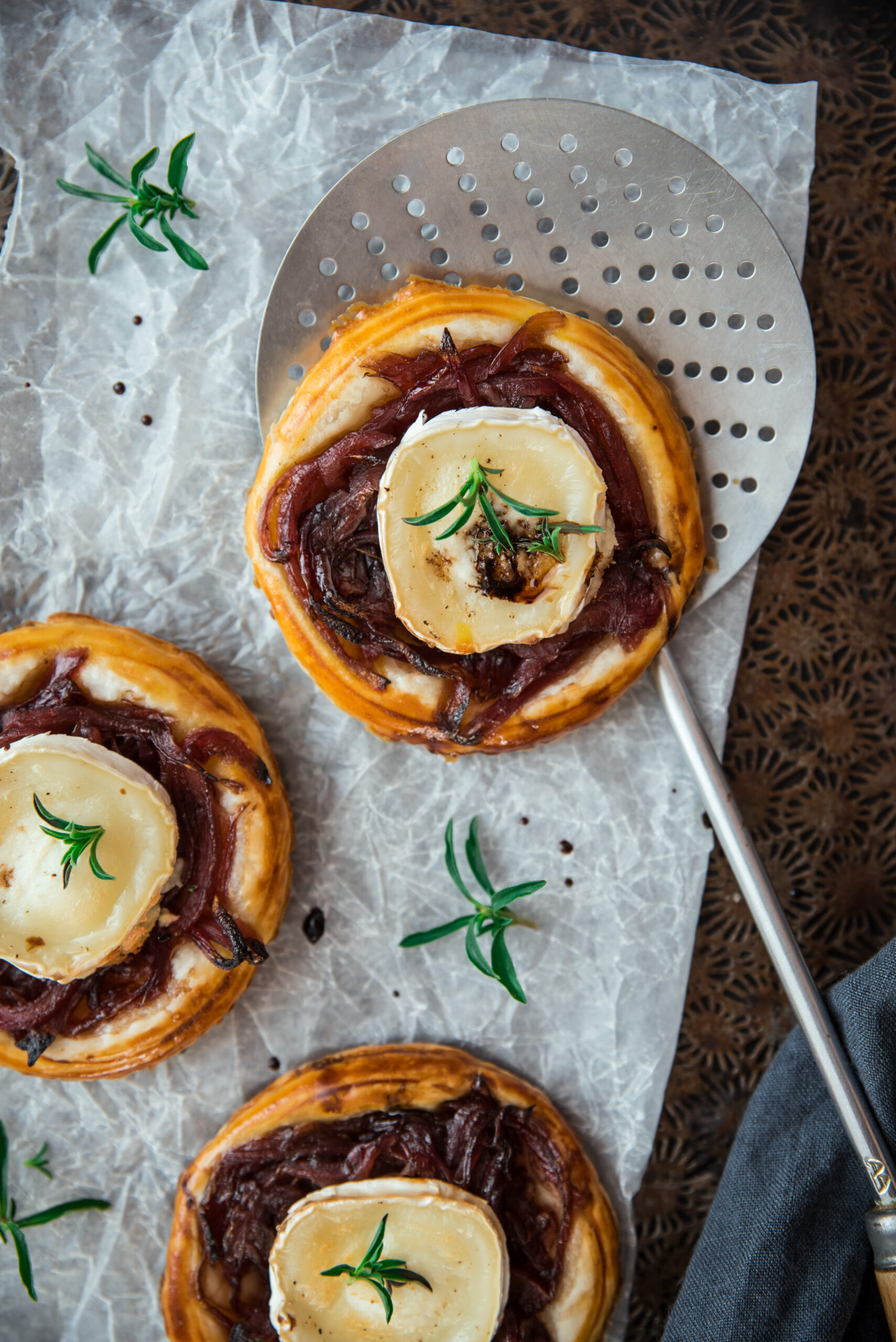 Tartelettes oignons caramelises fromage chevre