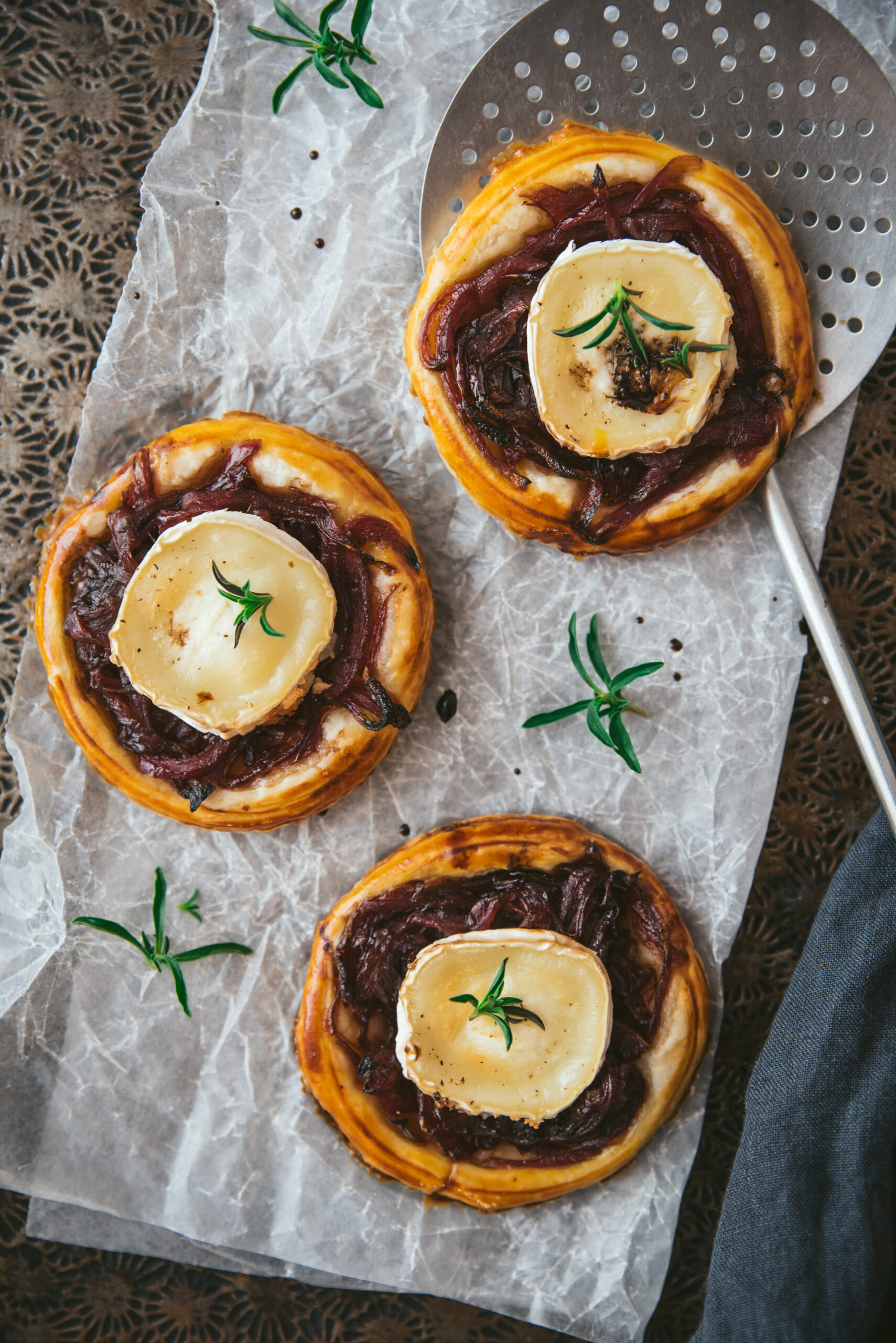 Tartelettes oignons caramelises fromage chevre