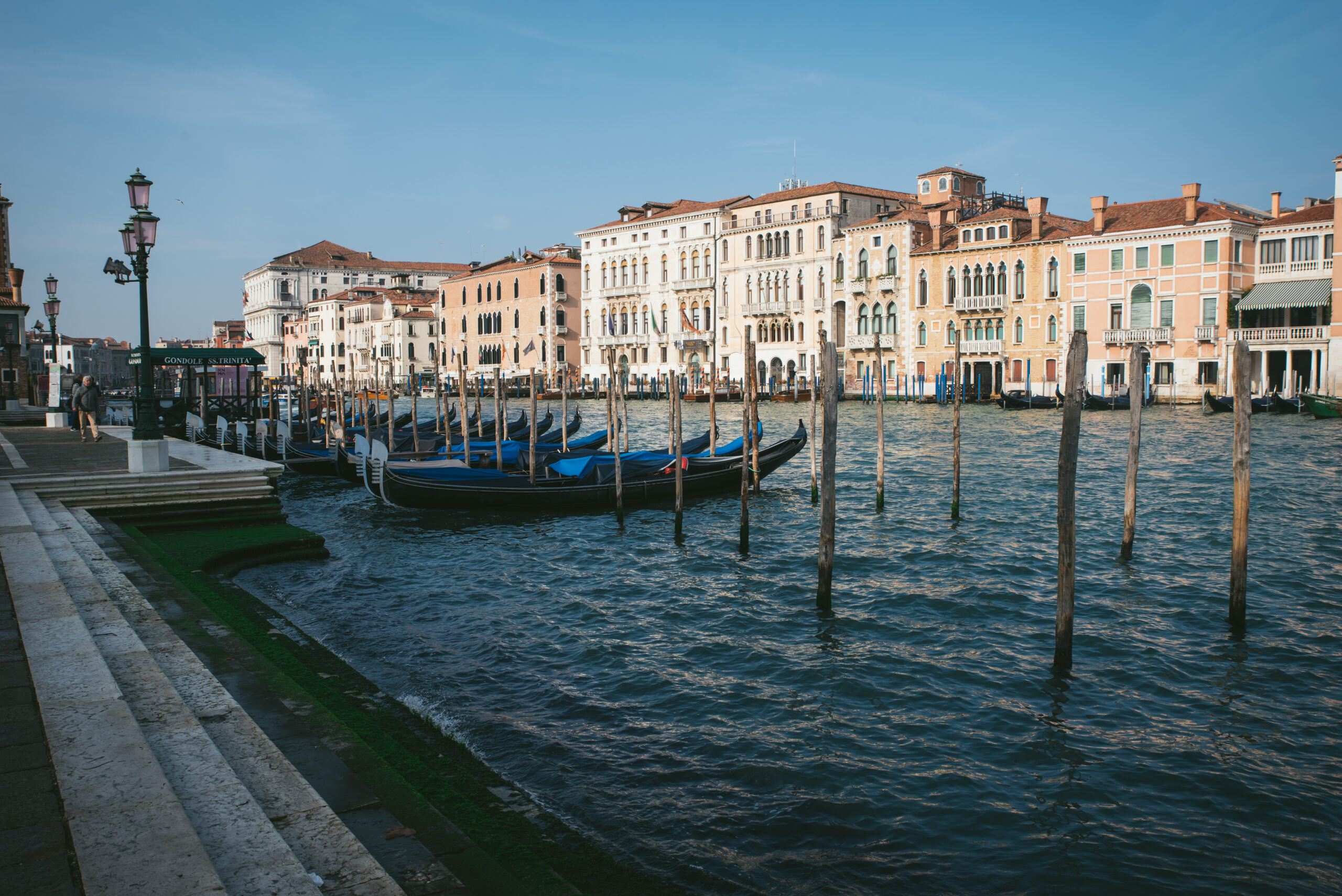 grand-canal-venise-gondoles